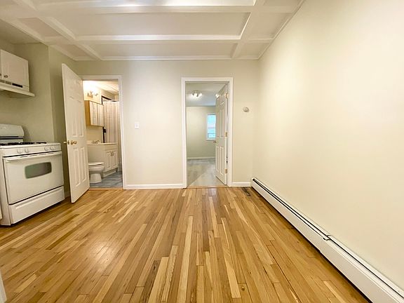4th image of 94 Old Colony Ave APT 2