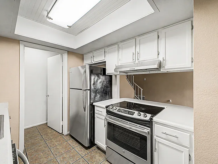 5847 N 48th Dr — Photo 10