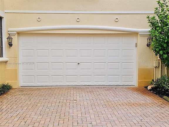 4th image of 1675 Passion Vine Cir #20-1