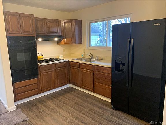 3rd image of 125 Bronwood St