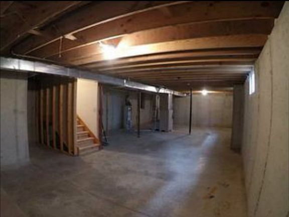 4th image of 133 Village Green Dr
