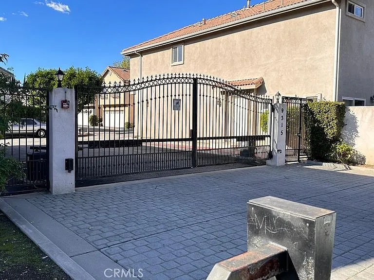 9315 Burnet Ave #113 — Photo 32
