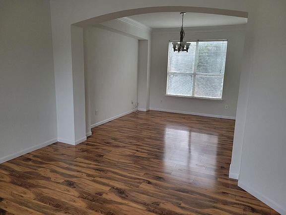 5th image of 622 Crested Cove Dr