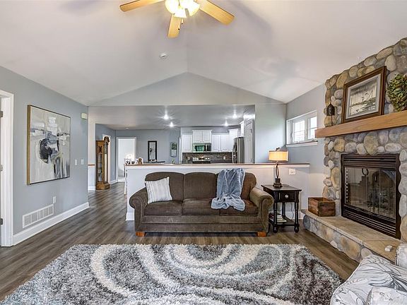 4th image of 5116 Renee Court #9