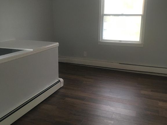 5th image of 118 Willow St #2