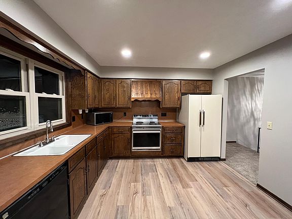 5th image of 14816 Walnut Grove Cir