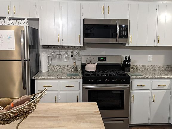 6 burner gas range is a must for any chef!