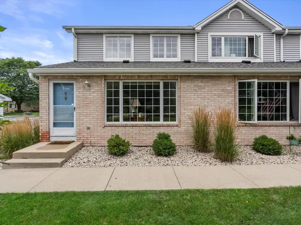 10380 West Whitnall Edge CIRCLE #H, Franklin, WI 53132