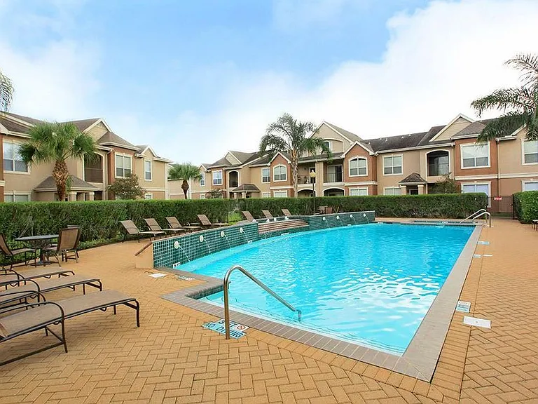 Las Palmas Apartments — Photo 13