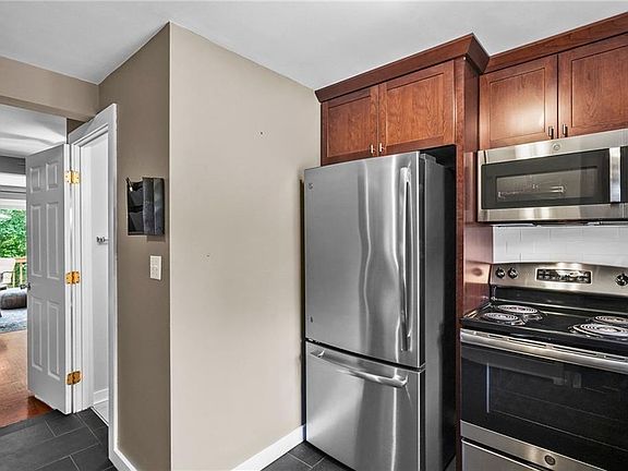 5th image of 21 Sterling Dr APT 12