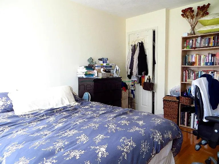 32 Queensberry St #15 — Photo 8
