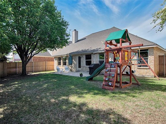 3rd image of 5305 Begonia Ct