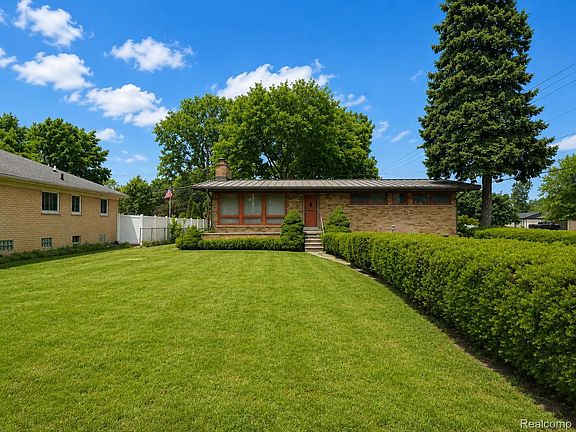 2nd image of 25887 Curie Ave