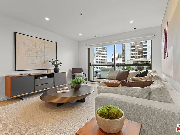 3rd image of 10724 Wilshire Blvd APT 704