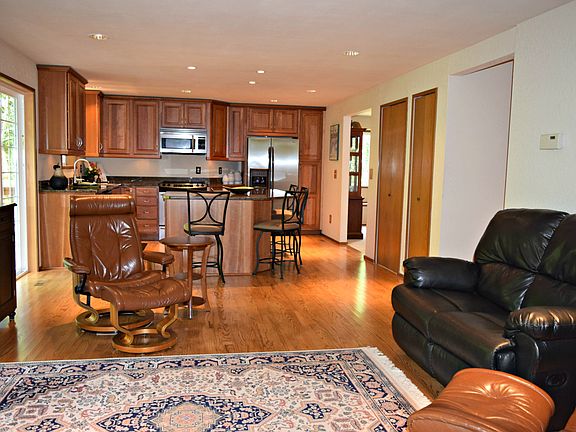 4th image of 4023 204th Ave NE