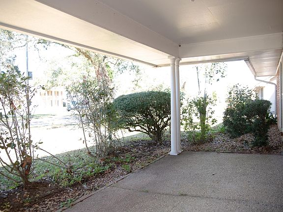 3rd image of 1293 Sherwood Forest Blvd