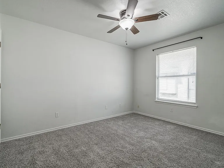 1812 Pebble Creek Blvd — Photo 35