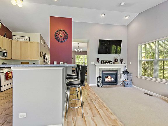 4th image of 1358 Brookdale Dr #1358