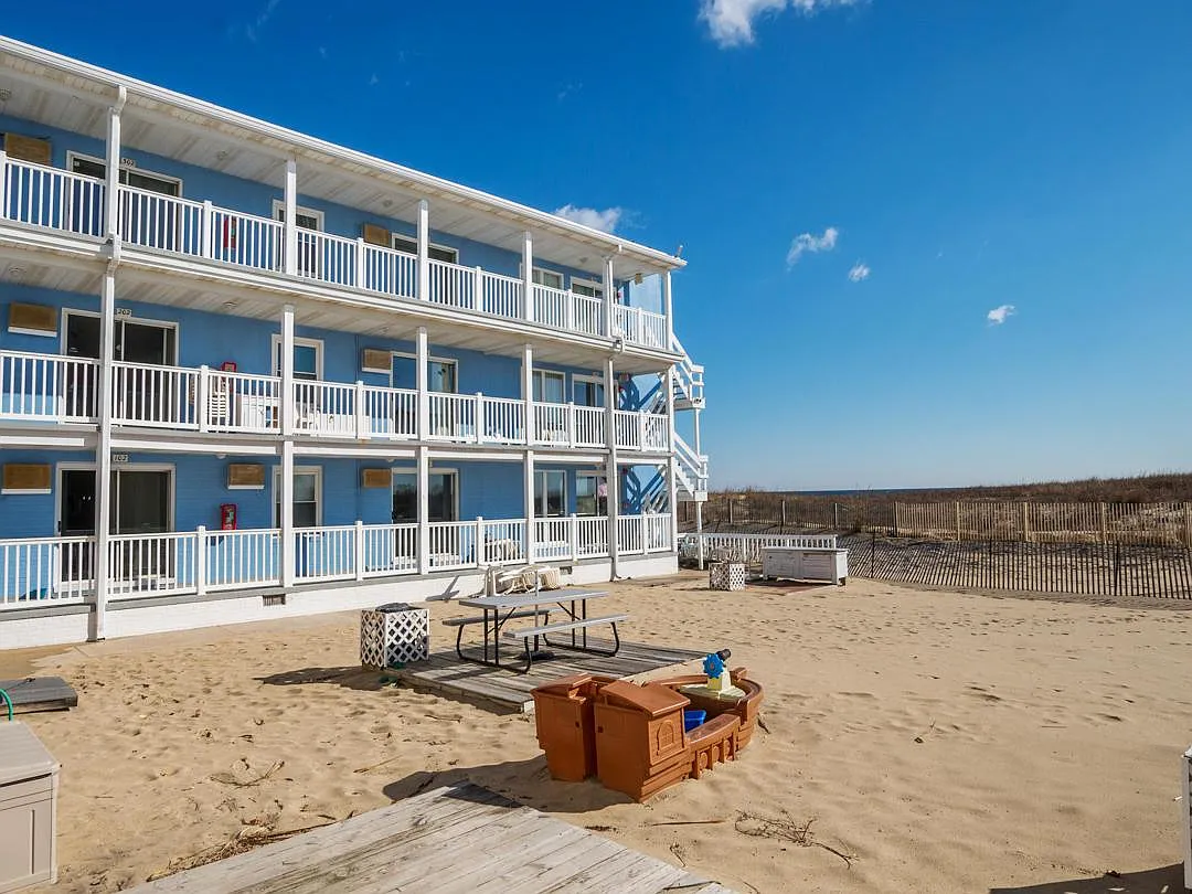 Atlantic Ave, Ocean City — Photo 1
