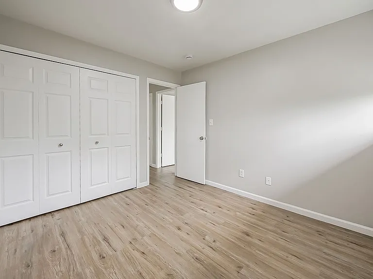 132 Huronview Ct — Photo 17