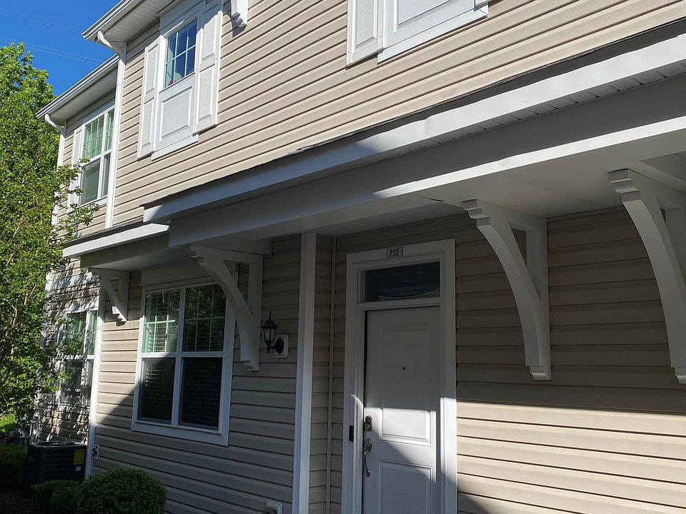 1st image of 712 Lacy Oak Dr