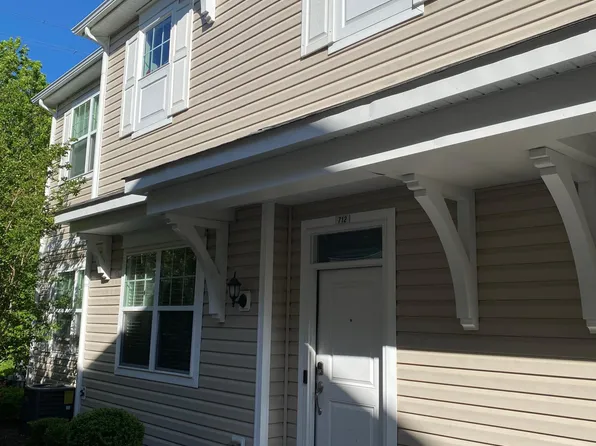 712 Lacy Oak Dr, Chesapeake, VA 23320