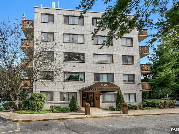 2nd image of 1375 River Rd