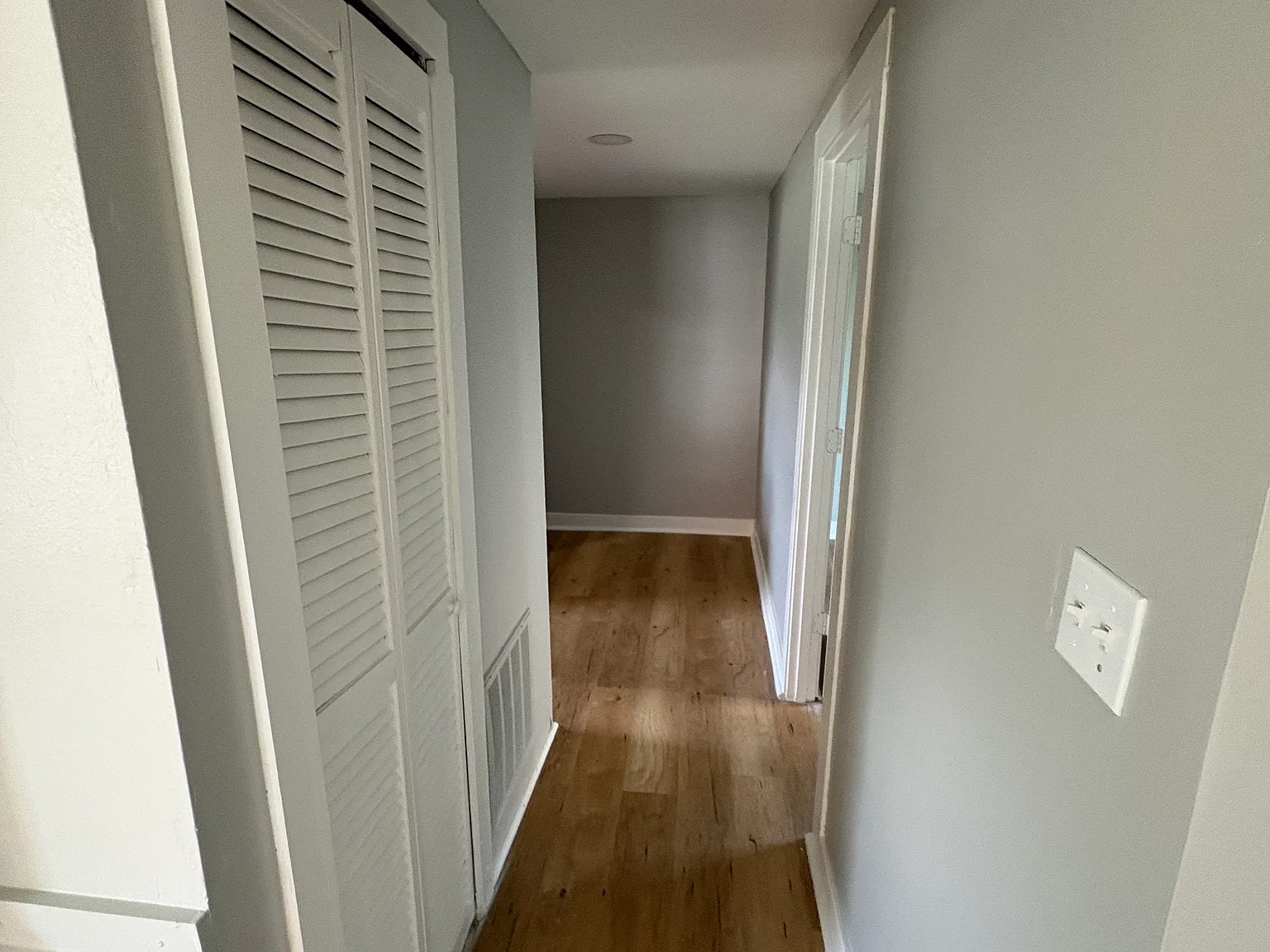 3 bed, 1000 sqft, $1,200 — Photo 4