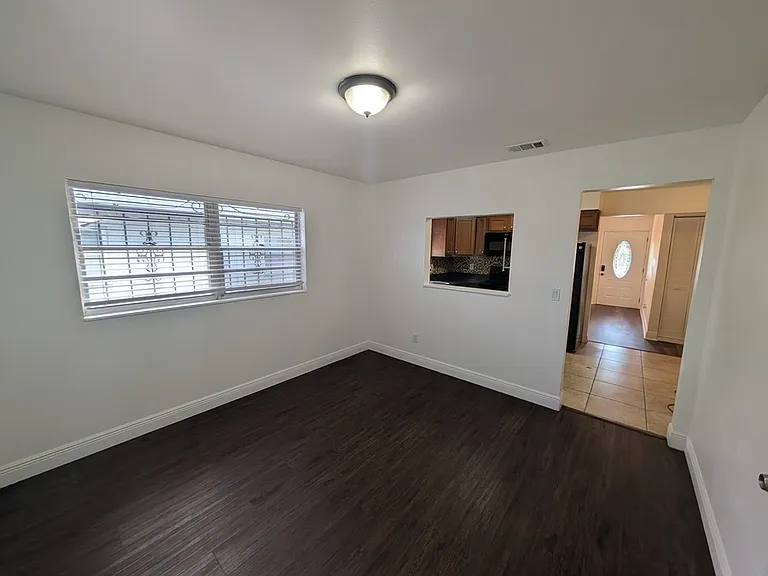 4223 W Laurel St #FRONT HOUSE — Photo 11