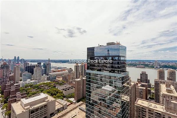 Rented by Mirador Real Estate | media 13