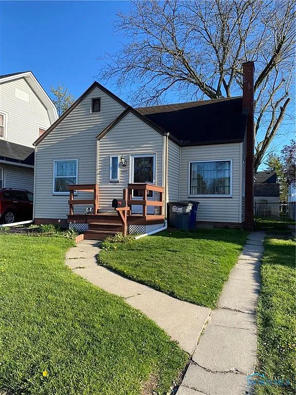 2339 W Sylvania Ave photo 1