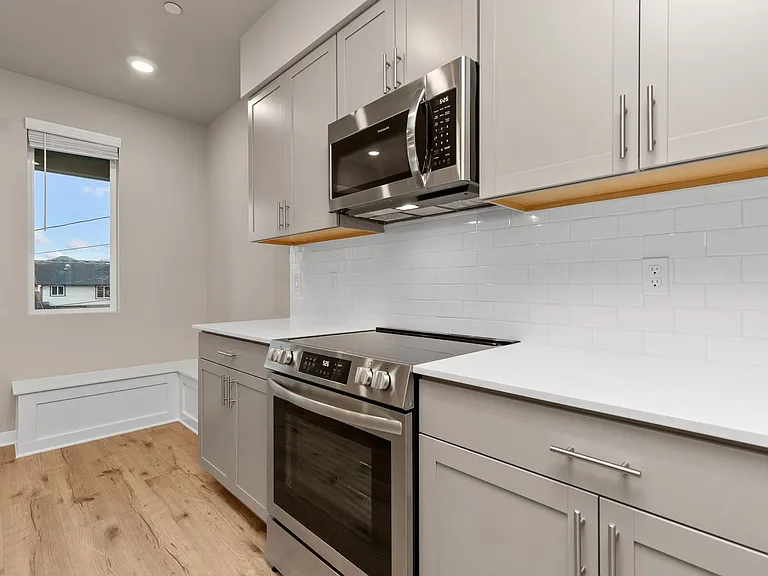 15423 Admiralty Way #B7 — Photo 8