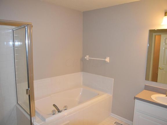 3rd image of 5830 Albany Grv