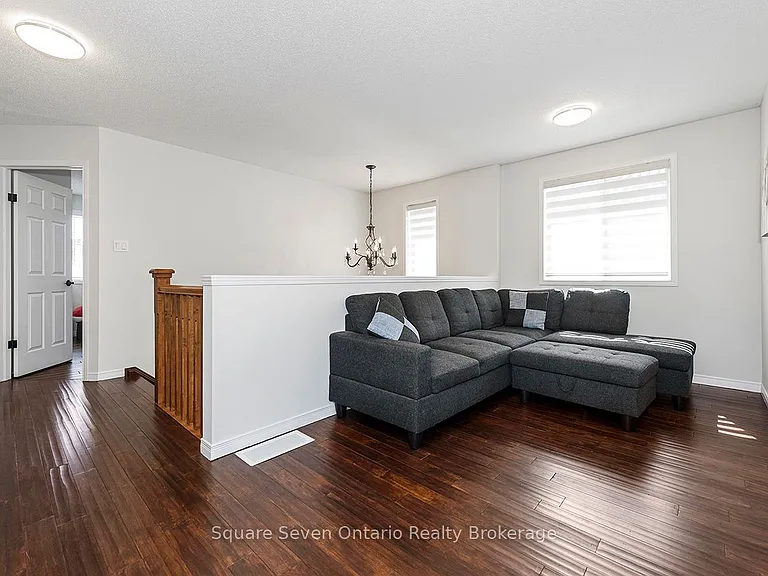 635 Commonwealth Cres — Photo 22