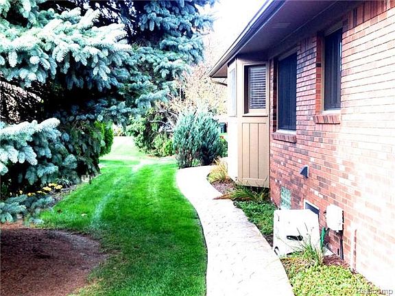 2nd image of 52614 Bordeaux Way