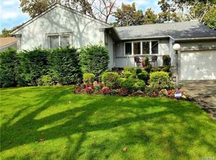 110 Strathmore St, Valley Stream, NY 11581