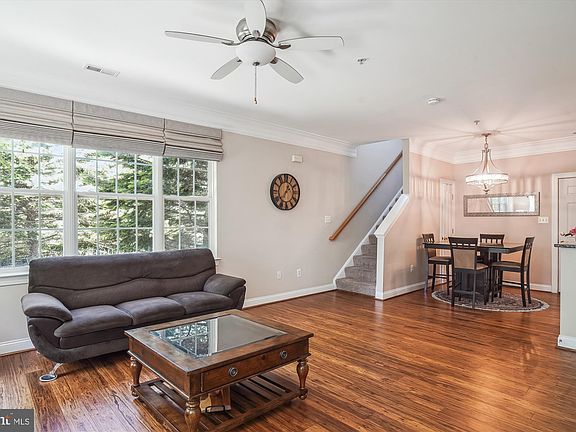 5th image of 71 Swanton Mews Unit 100