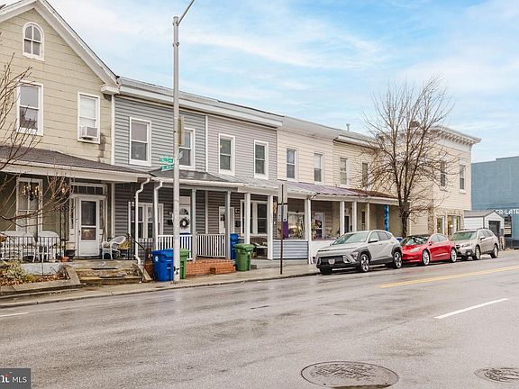 4th image of 3804 Falls Rd