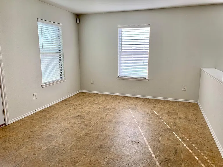 2902 Beacon Grove St — Photo 7