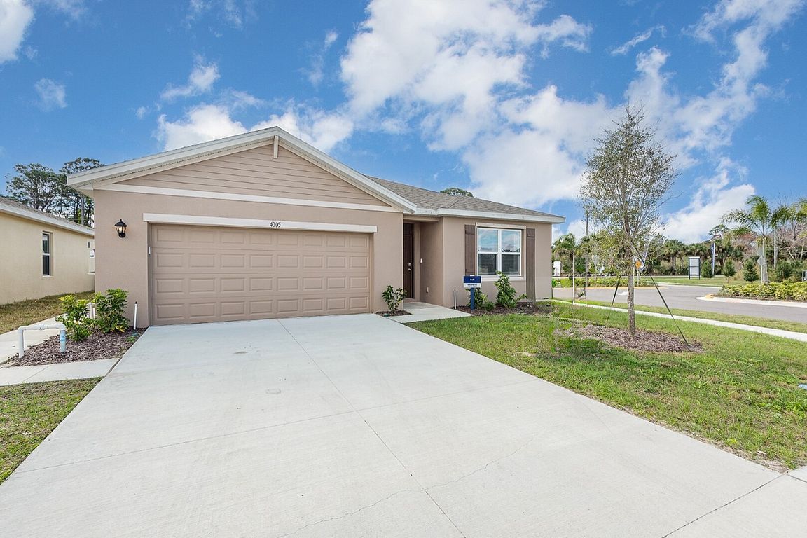Charming suburban home with a sleek design, featuring a modern garage and manicured lawn.