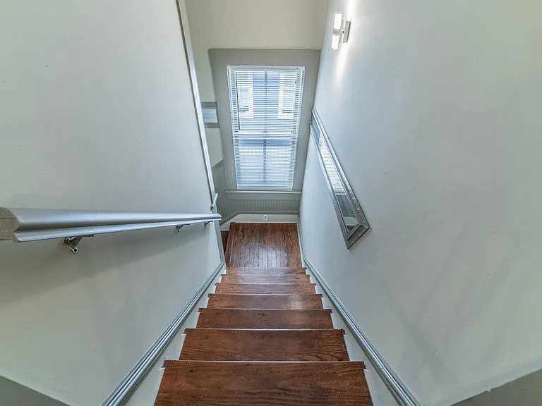 1220 E Duffy St — Photo 10