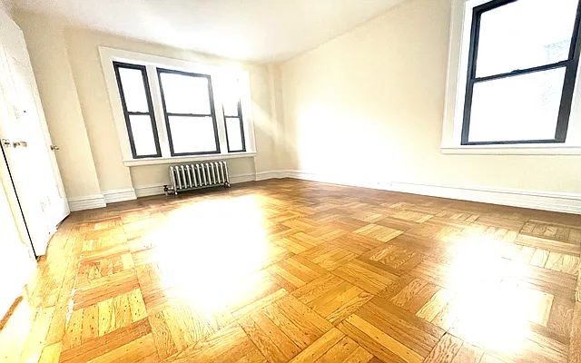 Rented by Manhattan Realty Group | media 3