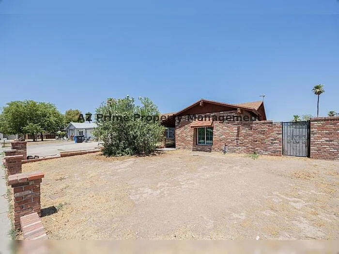 1634 W Sack Dr — Photo 3