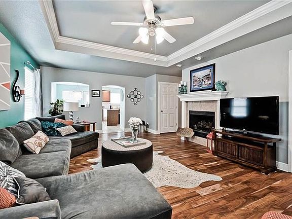 4th image of 706 Windsor Ln