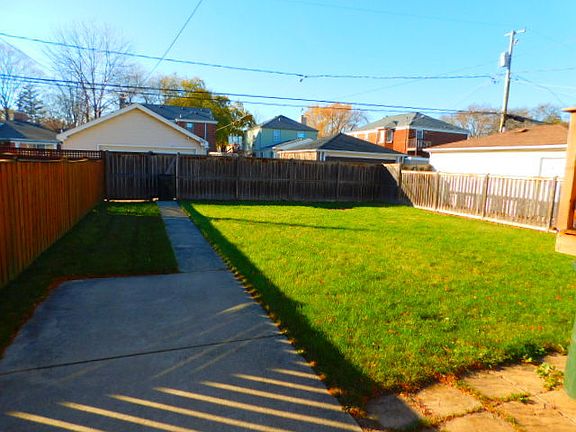 3rd image of 1738 N 75th Ct
