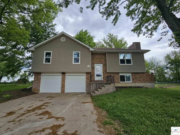2806 Quail Run Dr, Sedalia, MO 65301