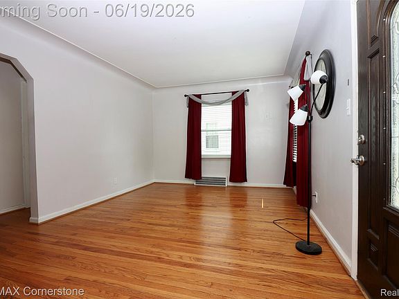 3rd image of 4011 Mildred St