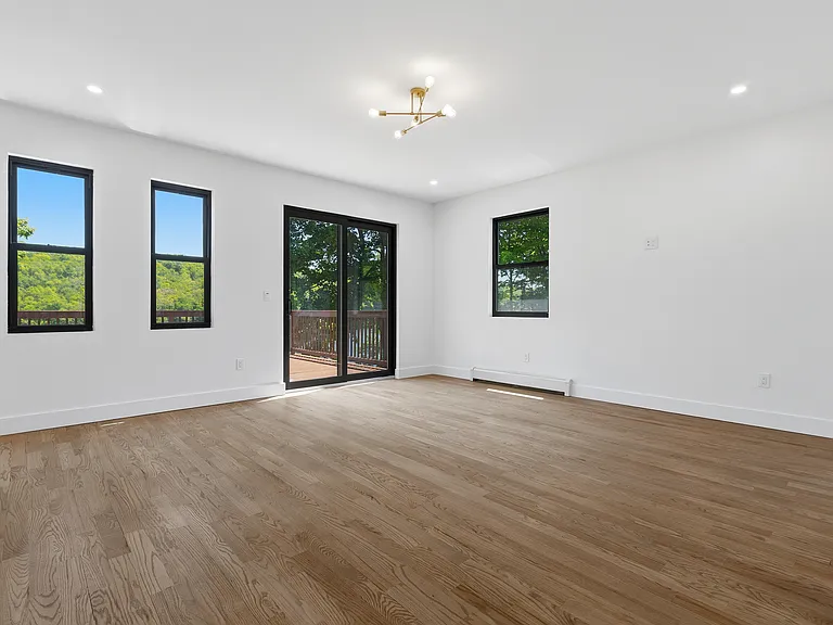 548 Lakes Rd — Photo 35