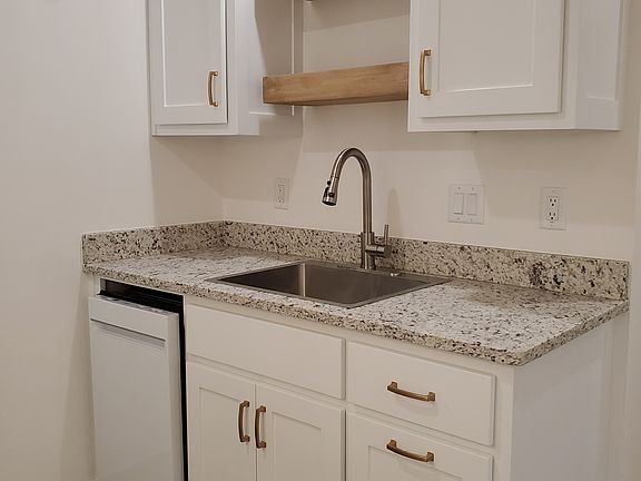 Apartment size Dishwasher and single sink has disposal