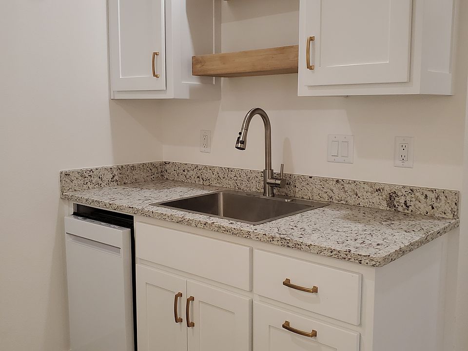 Apartment size Dishwasher and single sink has disposal